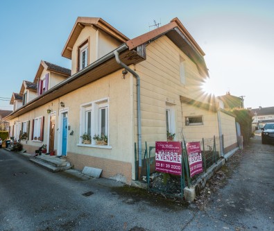 CENTRE VILLE : MAISON DE CARACTERE AVEC 3 CHAMBRES, SALLE DE