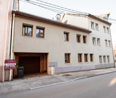 CENTRE VILLE : MAISON MITOYENNE AVEC 5 CHAMBRES, TERRASSE, 2